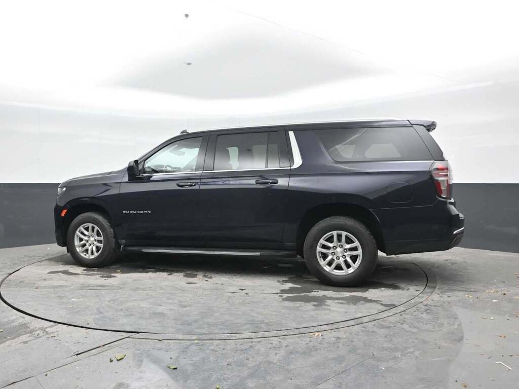 2022 Chevrolet Suburban 4WD LS