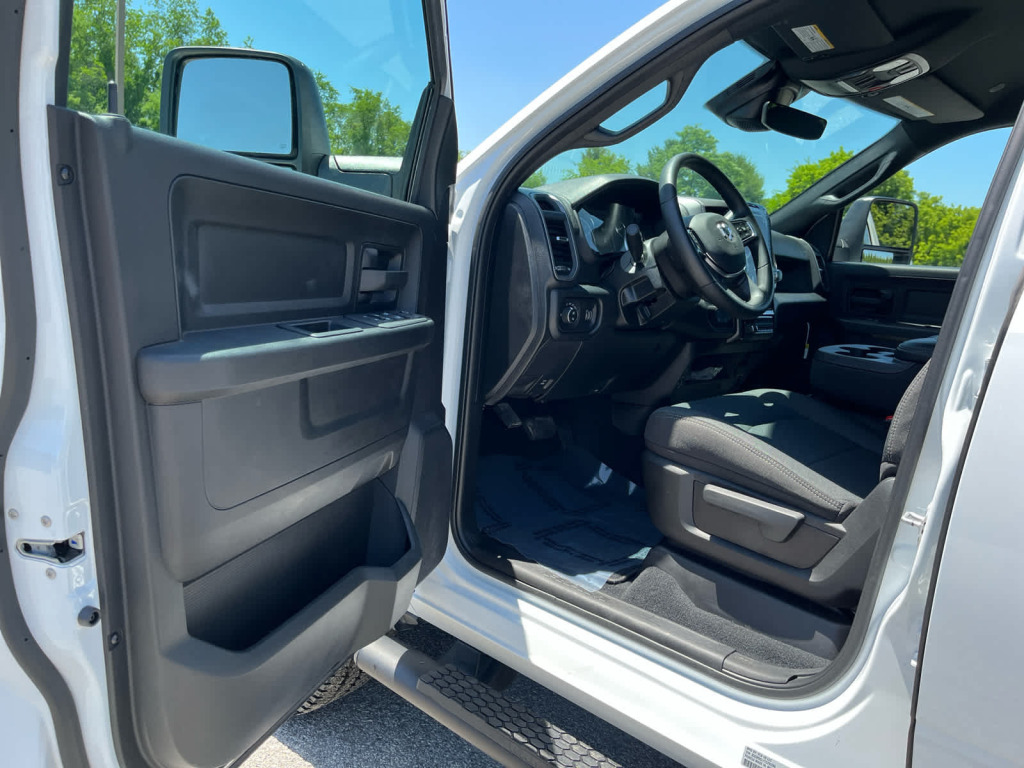 2026 Ram 3500 Tradesman Crew Cab 4x4 6'4" Box