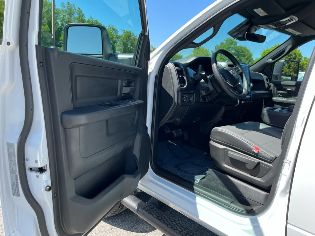 2026 Ram 2500 Tradesman Crew Cab 4x4 8' Box