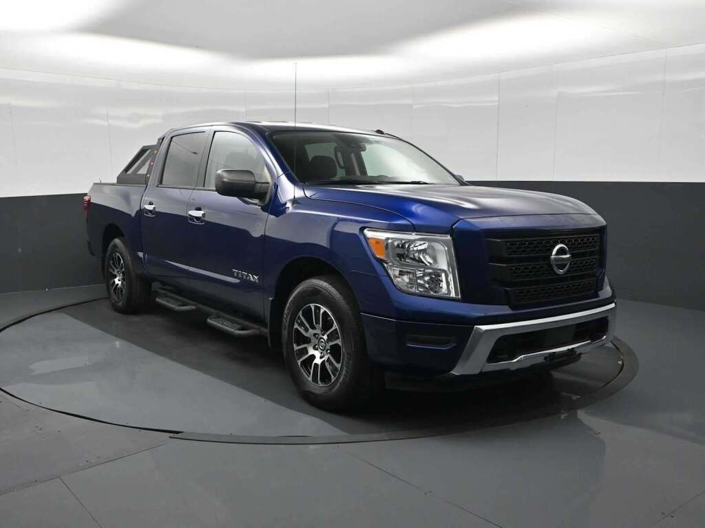 2021 Nissan TITAN Crew Cab SV 4x4