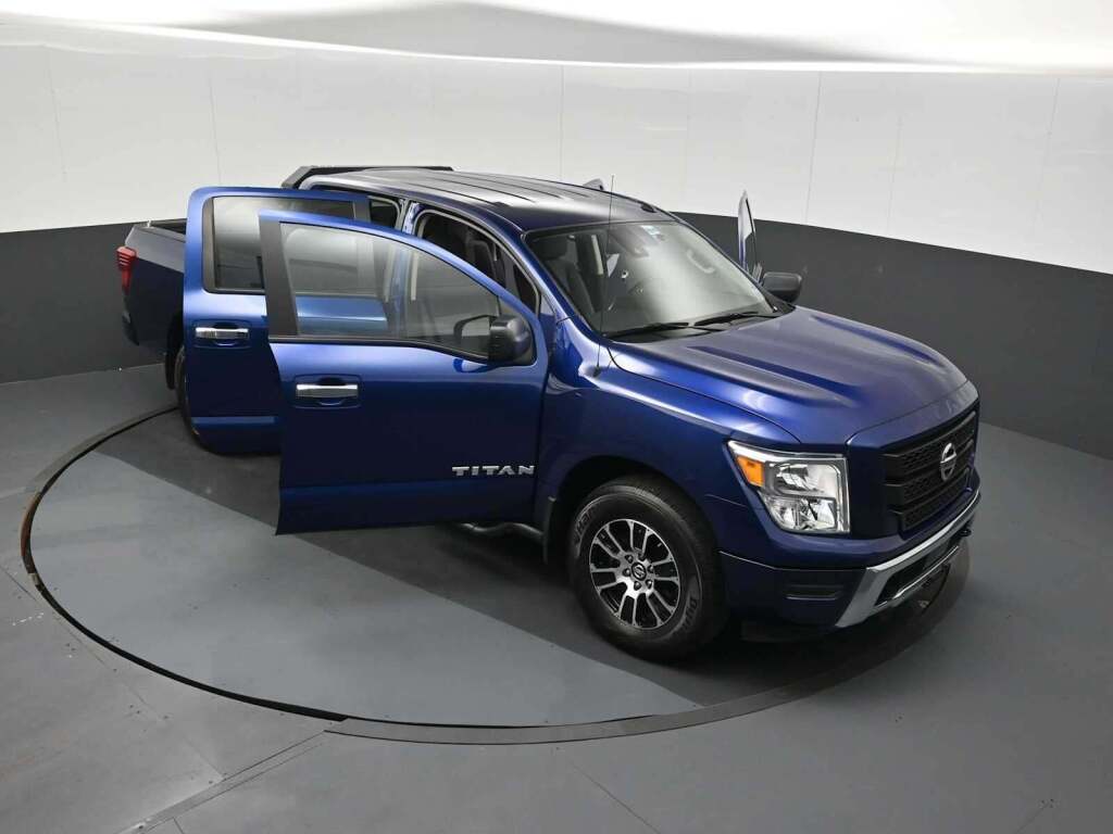 2021 Nissan TITAN Crew Cab SV 4x4