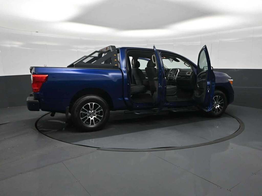 2021 Nissan TITAN Crew Cab SV 4x4