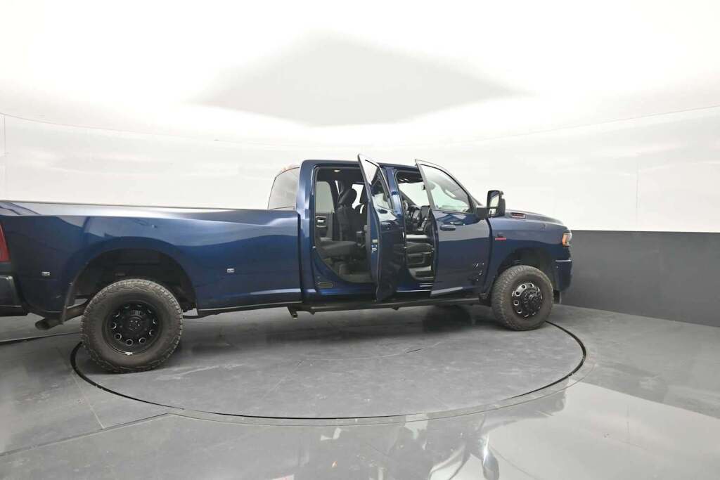 2024 Ram 3500 Big Horn Crew Cab 4x4 8' Box