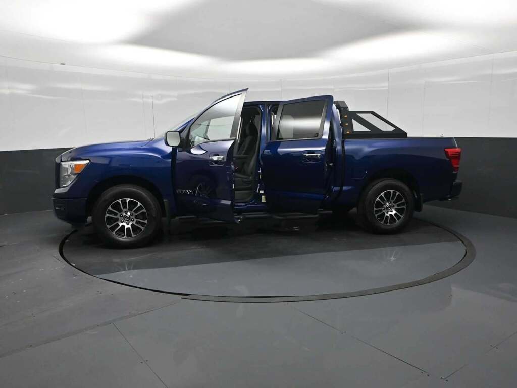 2021 Nissan TITAN Crew Cab SV 4x4