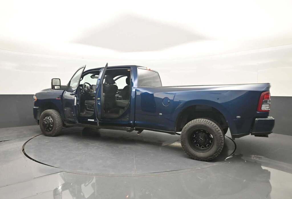 2024 Ram 3500 Big Horn Crew Cab 4x4 8' Box
