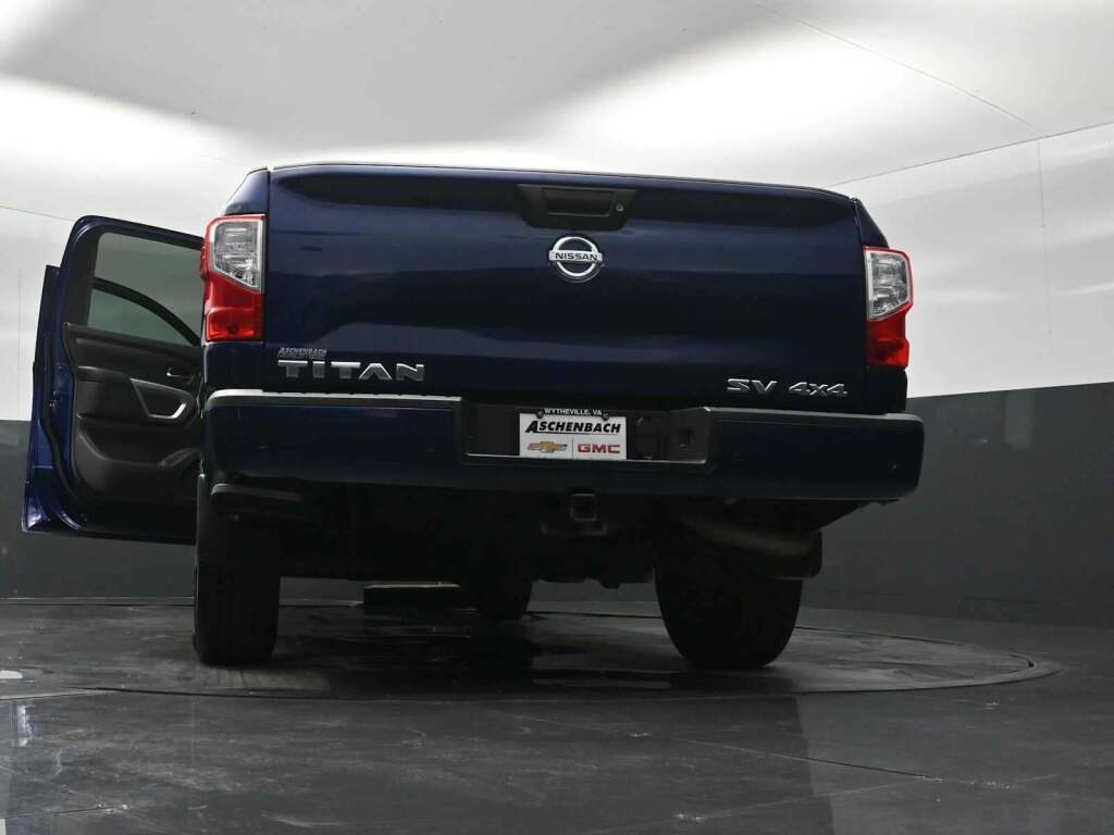 2021 Nissan TITAN Crew Cab SV 4x4
