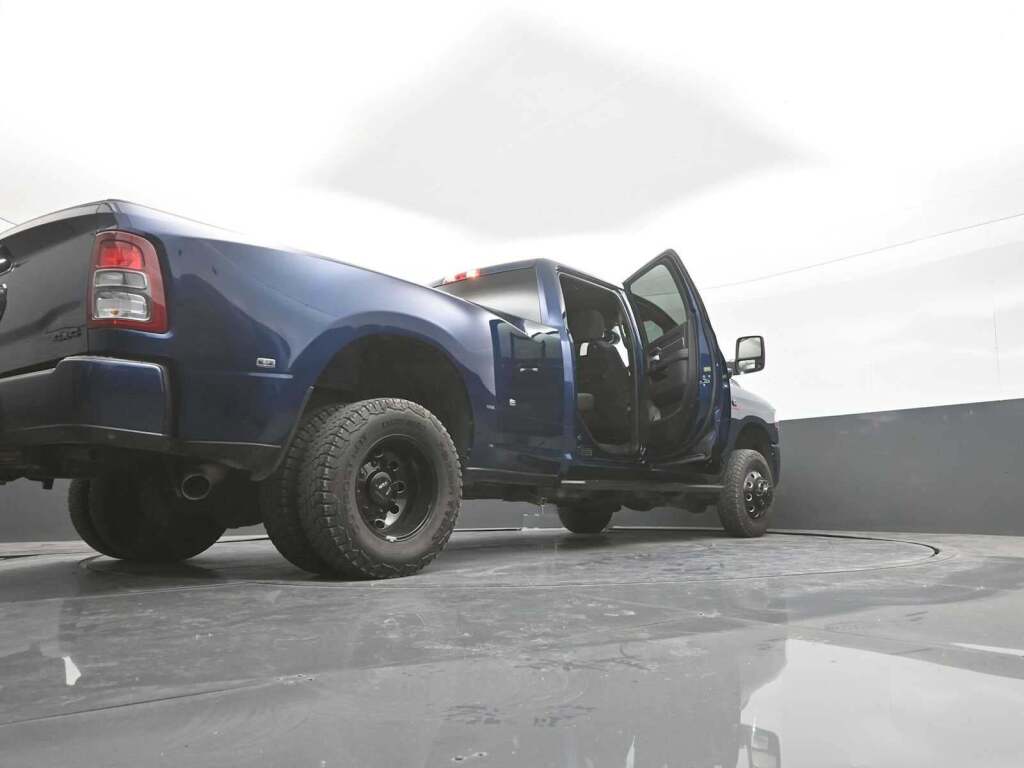 2024 Ram 3500 Big Horn Crew Cab 4x4 8' Box