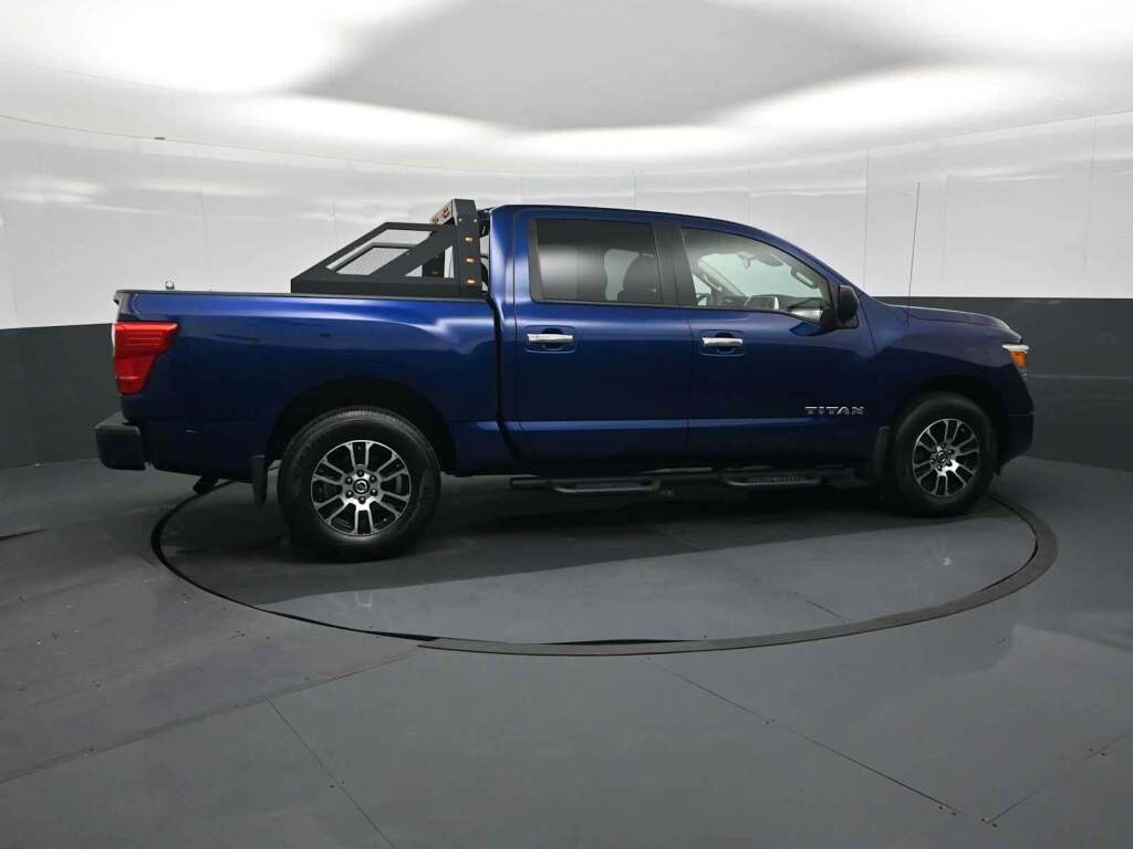 2021 Nissan TITAN Crew Cab SV 4x4