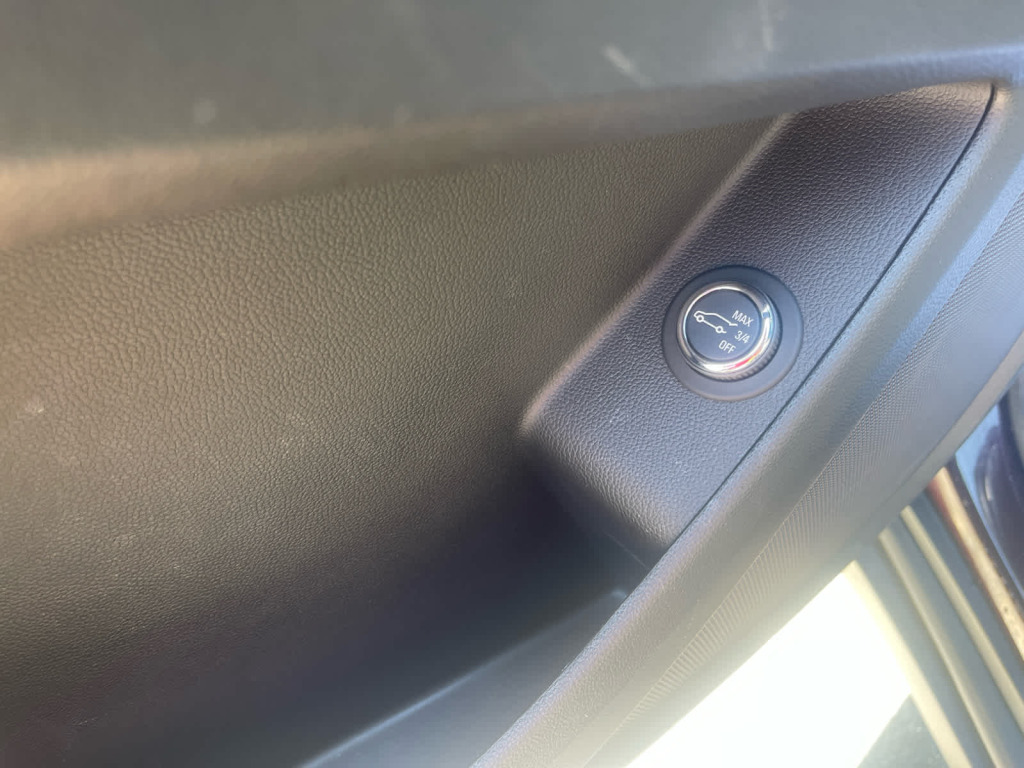 2023 Chevrolet Traverse AWD LT Leather