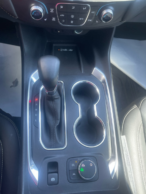 2023 Chevrolet Traverse AWD LT Leather