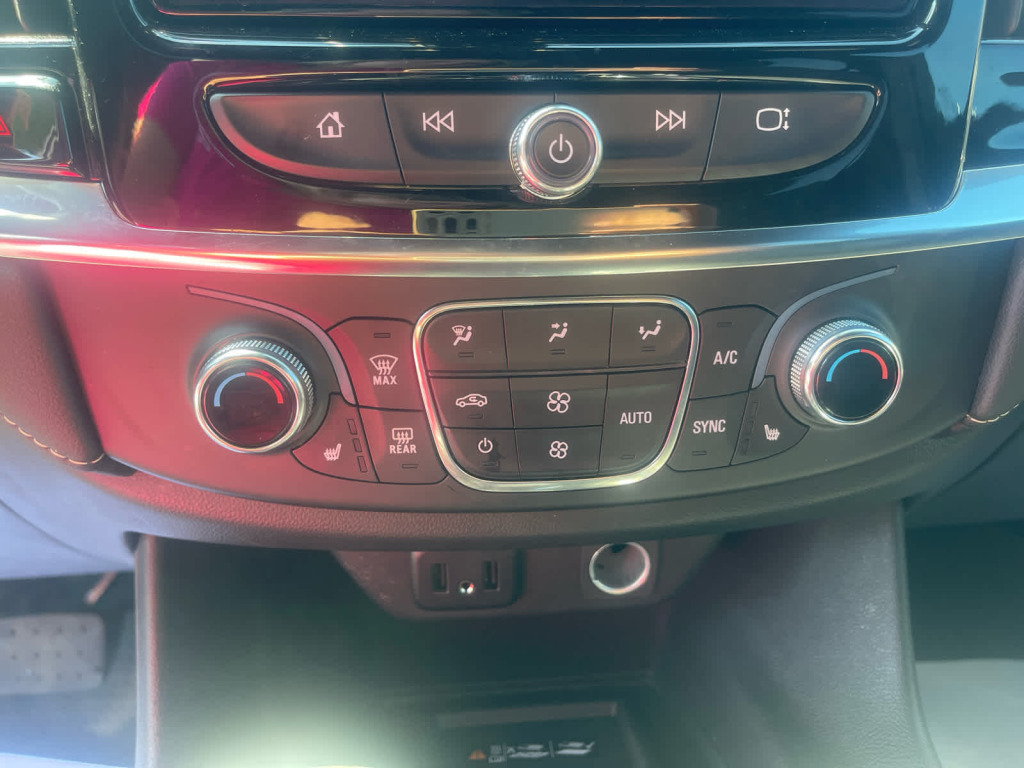 2023 Chevrolet Traverse AWD LT Leather
