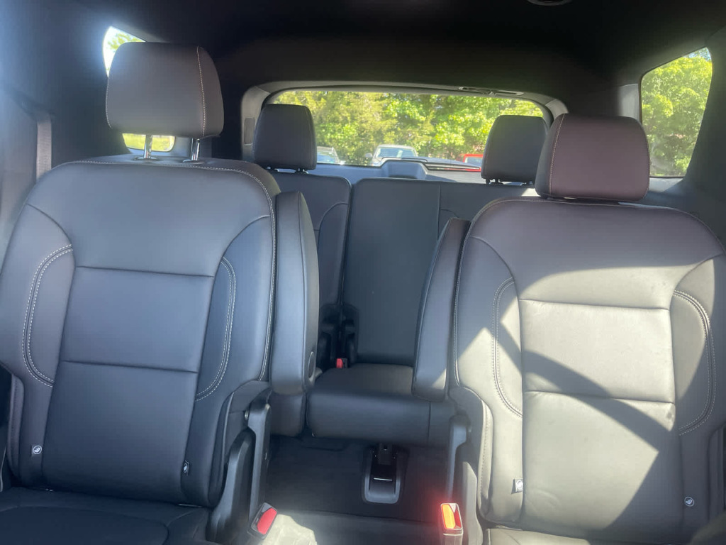 2023 Chevrolet Traverse AWD LT Leather