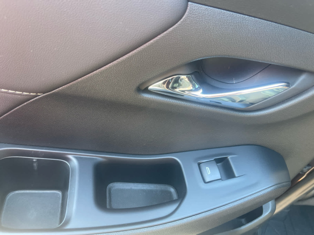 2023 Chevrolet Traverse AWD LT Leather