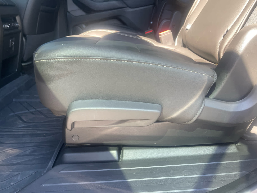 2023 Chevrolet Traverse AWD LT Leather