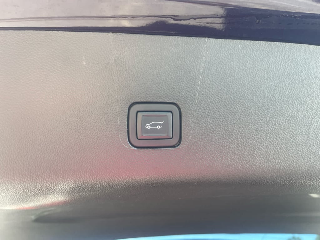 2023 Chevrolet Traverse AWD LT Leather