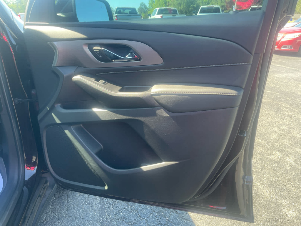 2023 Chevrolet Traverse AWD LT Leather