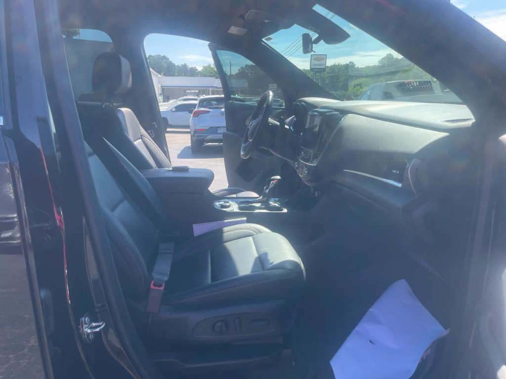 2023 Chevrolet Traverse AWD LT Leather