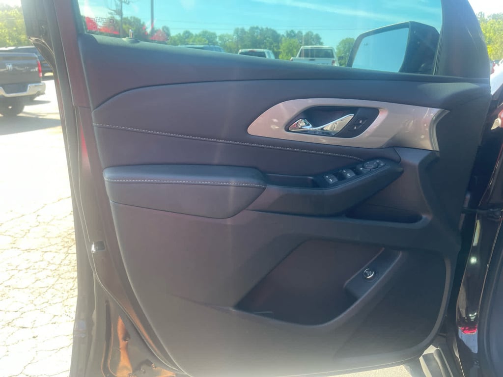 2023 Chevrolet Traverse AWD LT Leather