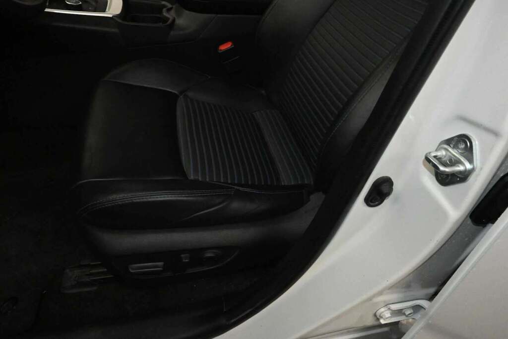 2019 Toyota RAV4 Hybrid XSE