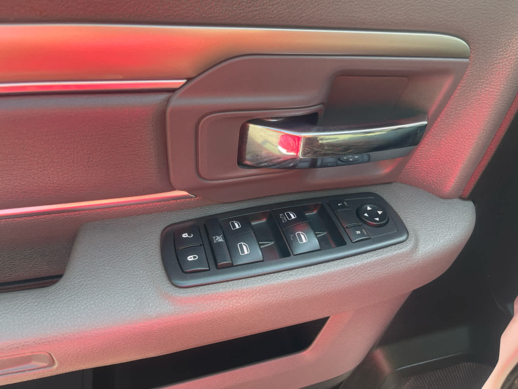 2019 Ram 1500 Classic SLT Crew Cab 4x4 5'7" Box