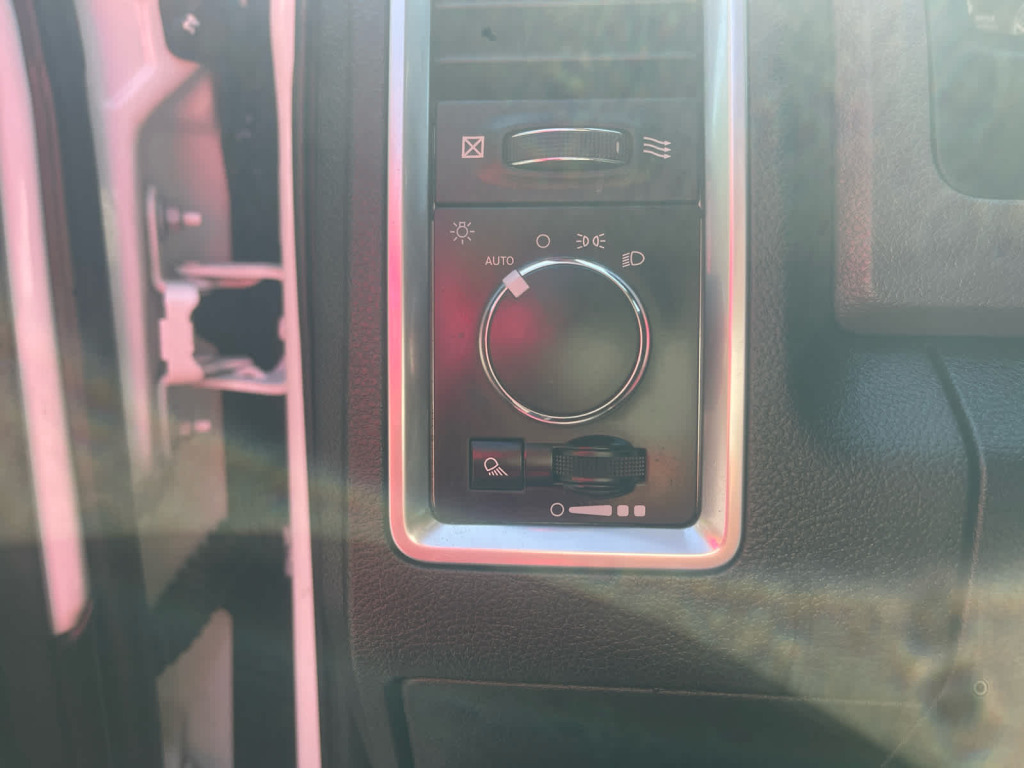 2019 Ram 1500 Classic SLT Crew Cab 4x4 5'7" Box
