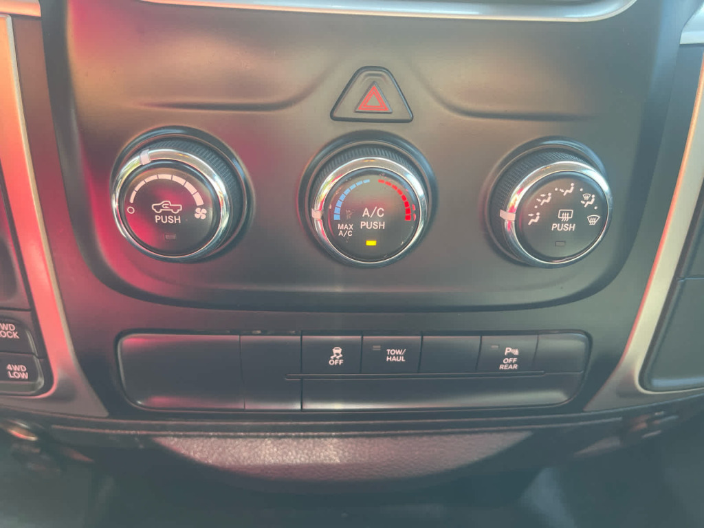 2019 Ram 1500 Classic SLT Crew Cab 4x4 5'7" Box
