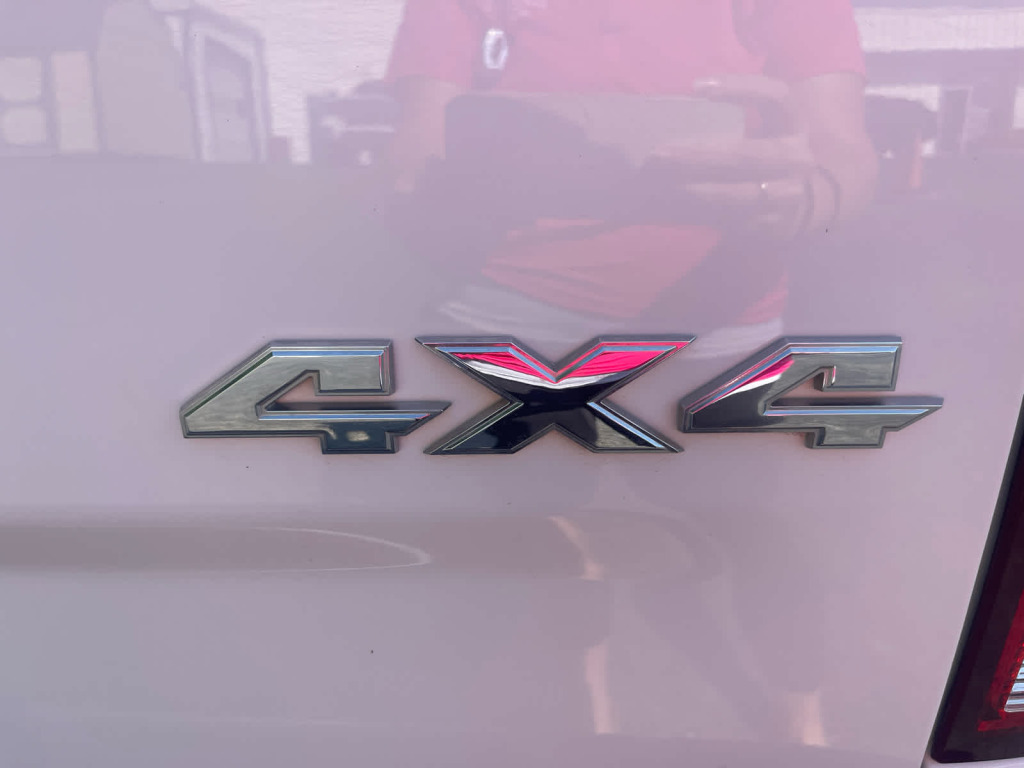 2019 Ram 1500 Classic SLT Crew Cab 4x4 5'7" Box