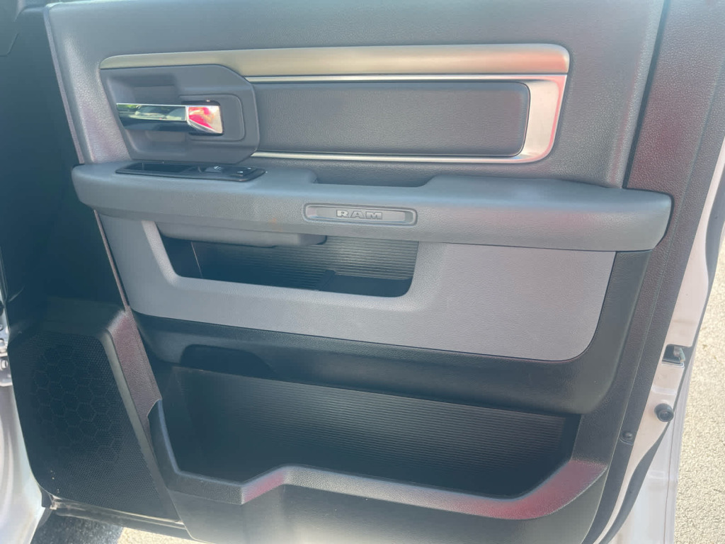 2019 Ram 1500 Classic SLT Crew Cab 4x4 5'7" Box
