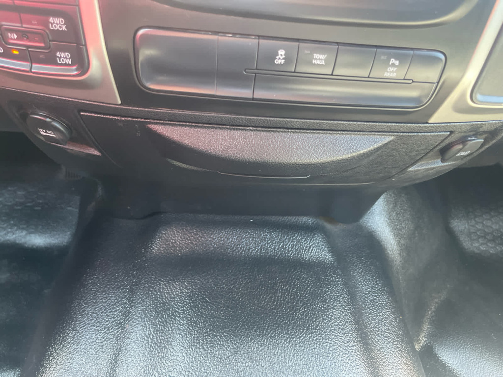 2019 Ram 1500 Classic SLT Crew Cab 4x4 5'7" Box