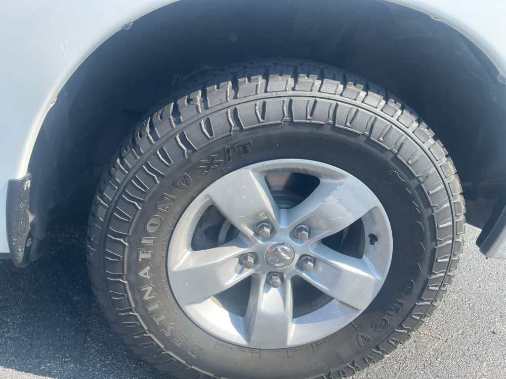 2019 Ram 1500 Classic SLT Crew Cab 4x4 5'7" Box