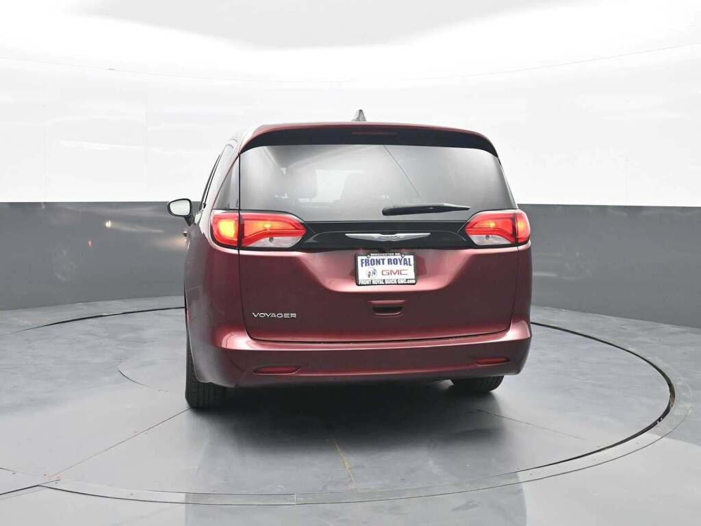 2023 Chrysler Voyager LX
