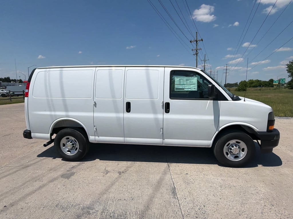 2025 Chevrolet Express Cargo RWD 3500 Regular Wheelbase WT