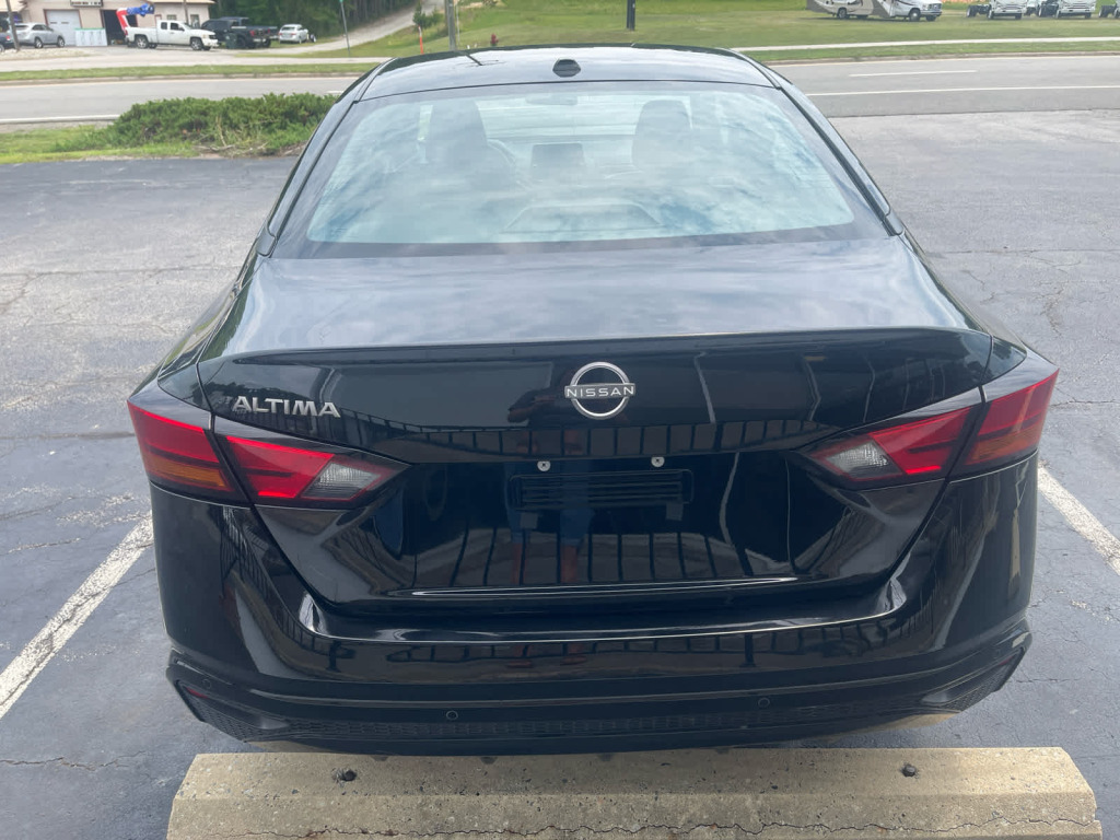 2025 Nissan Altima SV FWD