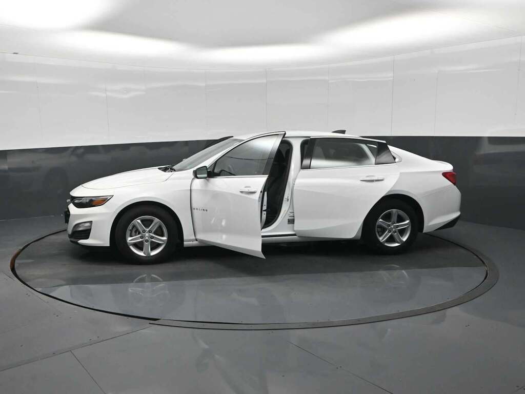 2025 Chevrolet Malibu FWD LS
