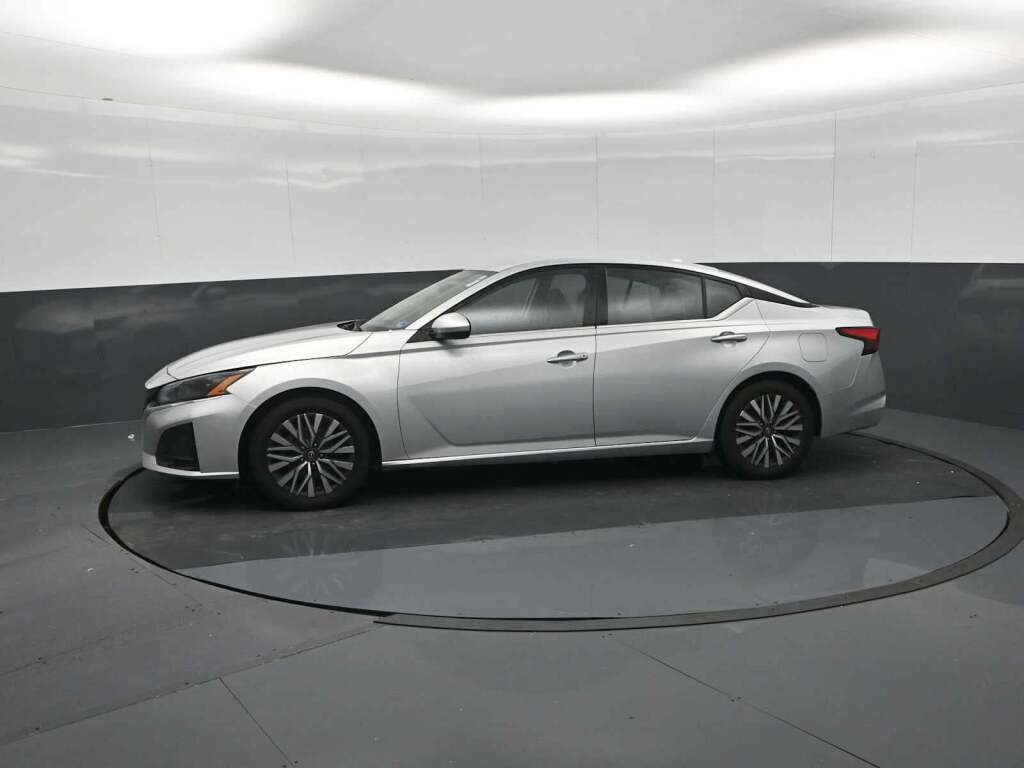2023 Nissan Altima SV FWD
