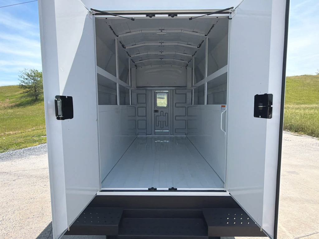 2025 GMC Savana Cutaway Work Van