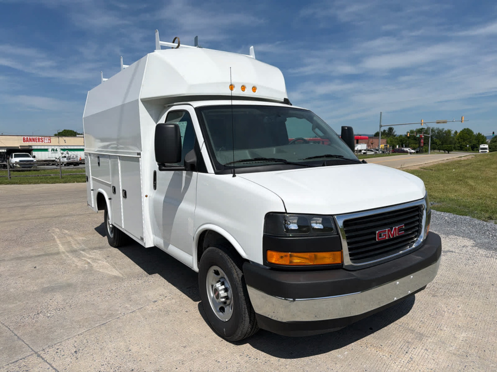 2025 GMC Savana Cutaway Work Van
