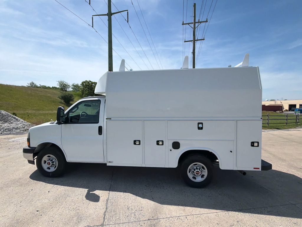 2025 GMC Savana Cutaway Work Van