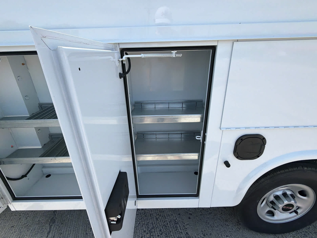 2025 GMC Savana Cutaway Work Van
