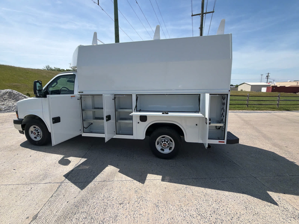 2025 GMC Savana Cutaway Work Van