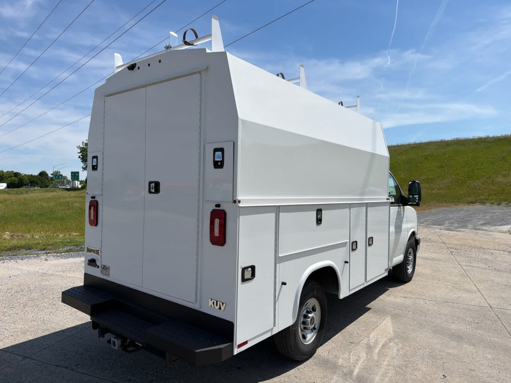 2025 GMC Savana Cutaway Work Van