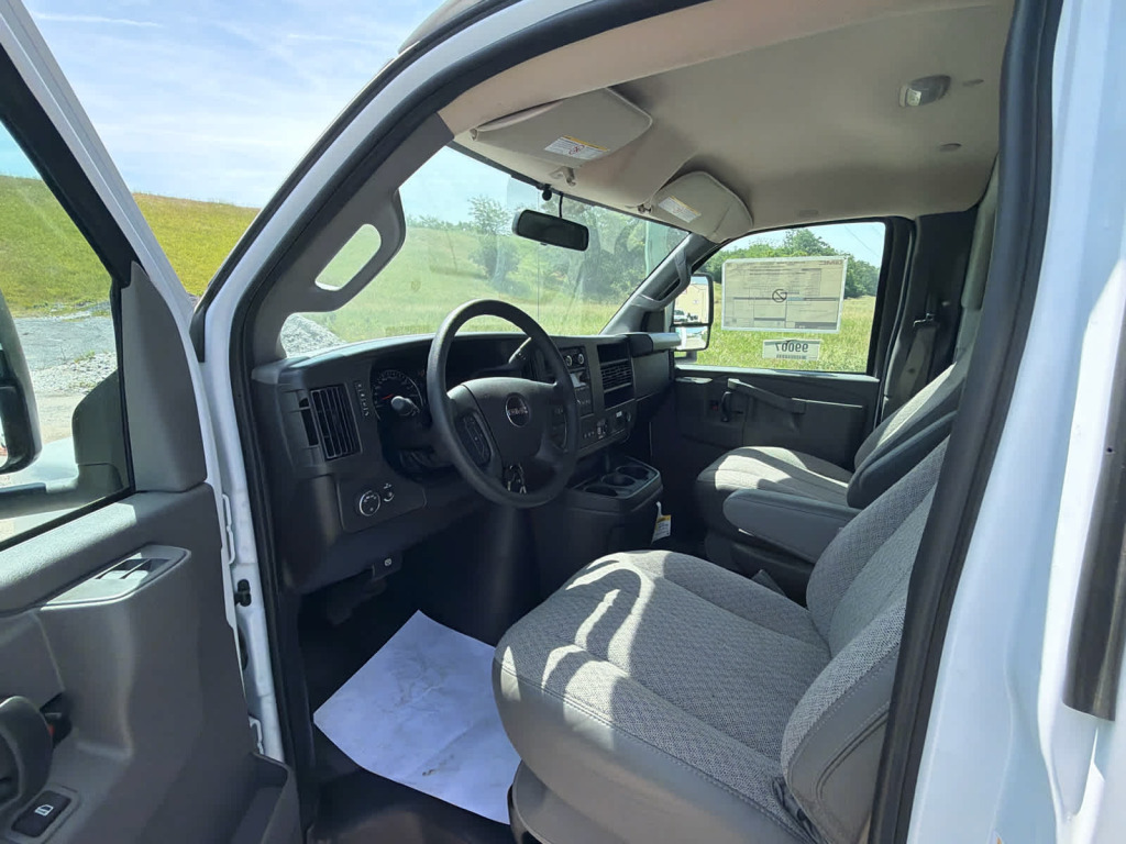 2025 GMC Savana Cutaway Work Van
