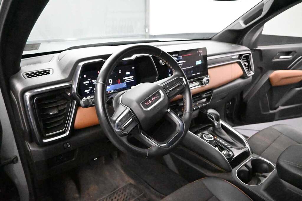 2024 GMC Canyon 4WD AT4