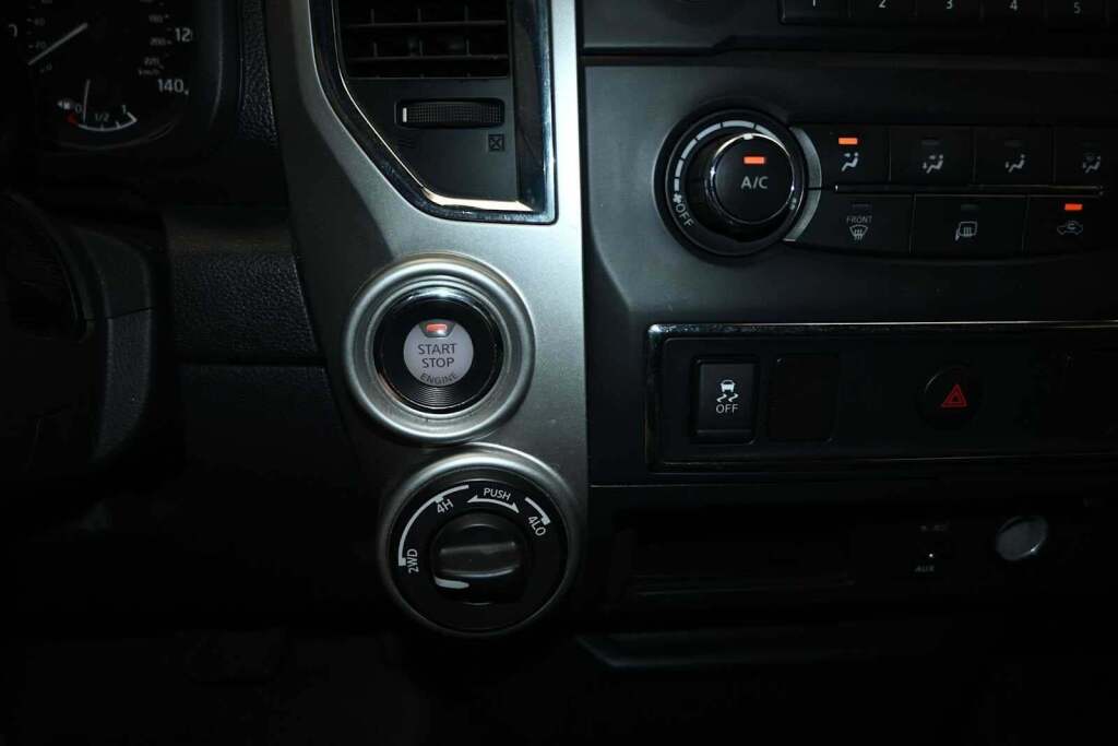 2017 Nissan TITAN SV
