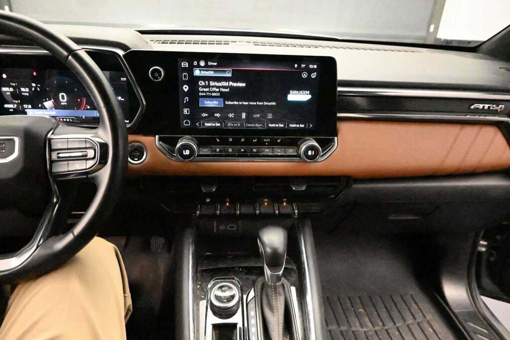 2024 GMC Canyon 4WD AT4
