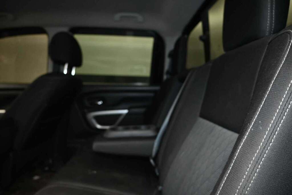 2017 Nissan TITAN SV