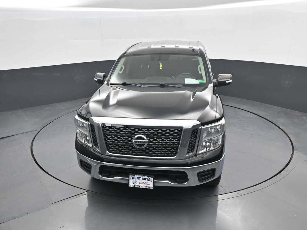 2017 Nissan TITAN SV