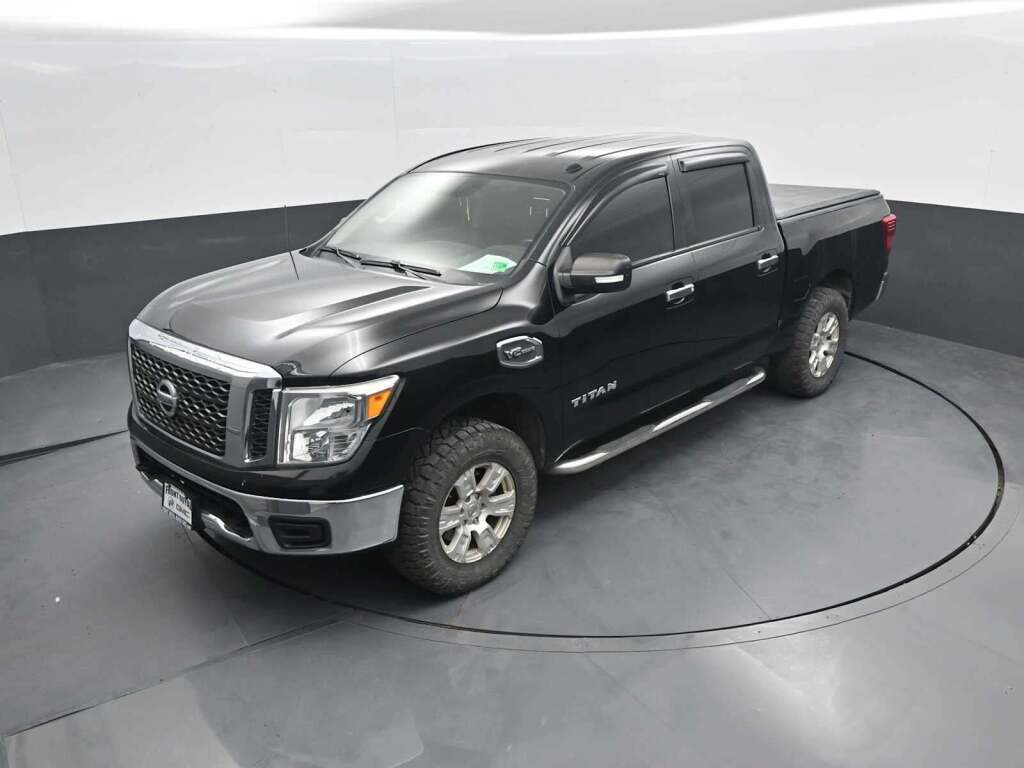 2017 Nissan TITAN SV