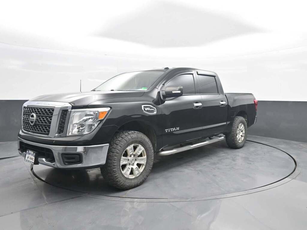 2017 Nissan TITAN SV