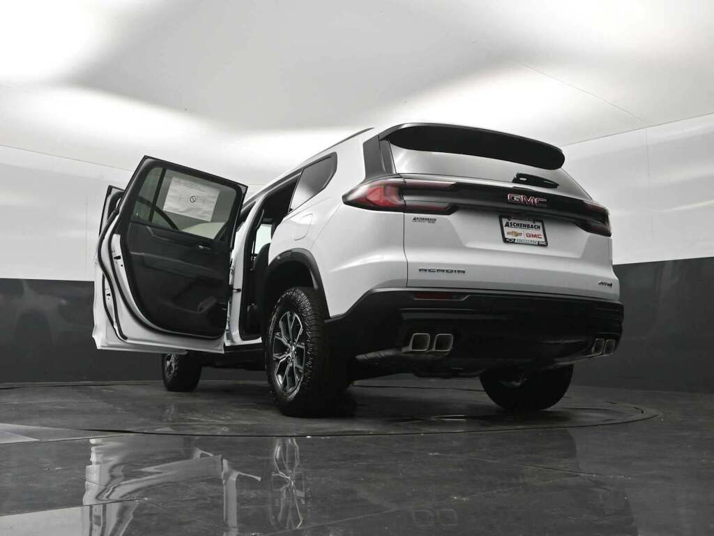 2026 GMC Acadia AT4 AWD